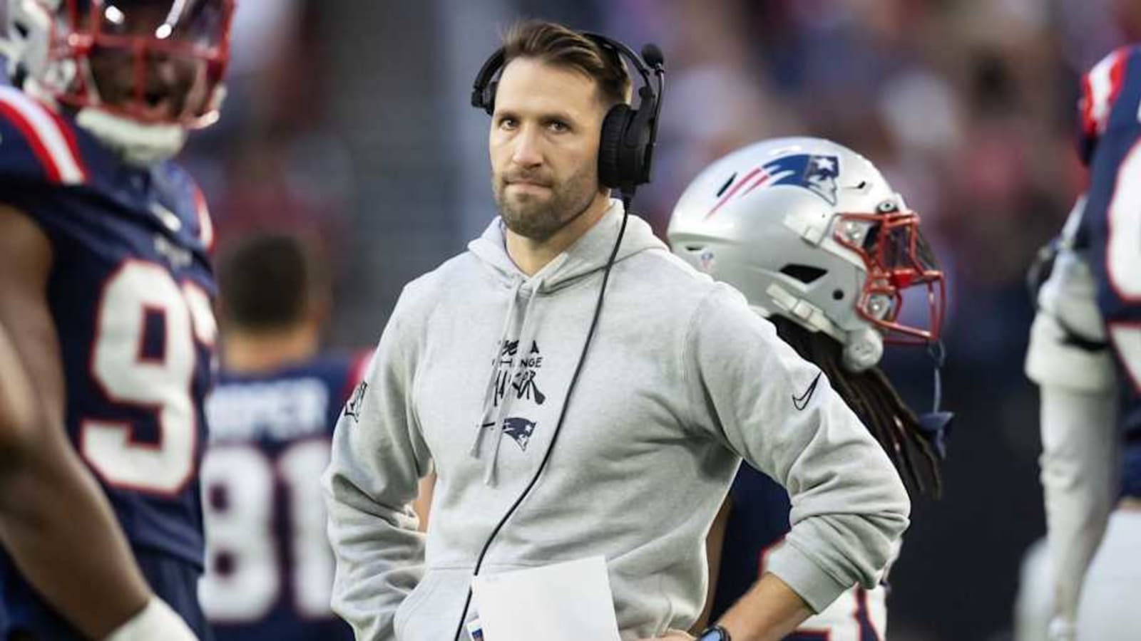 Patriots Coach Pushes Back on LB Ripping Fans