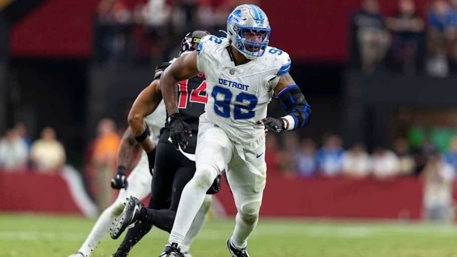 Lions take another one-year flier on Marcus Davenport