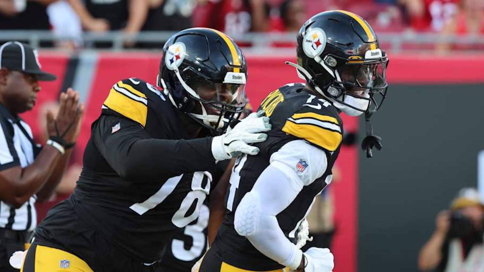 Steelers OL Leaves Game With Ankle Injury