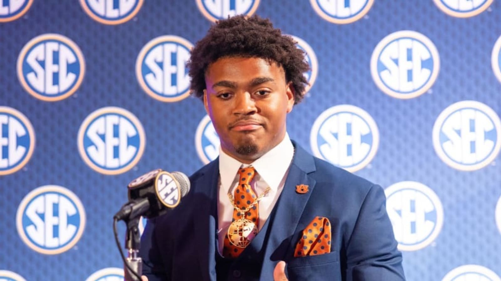 Keldric Faulk Developing into a Bona Fide Team Leader for Auburn Tigers