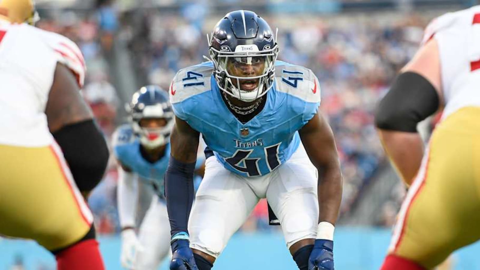 Titans LB Suffers Injury vs. Vikings