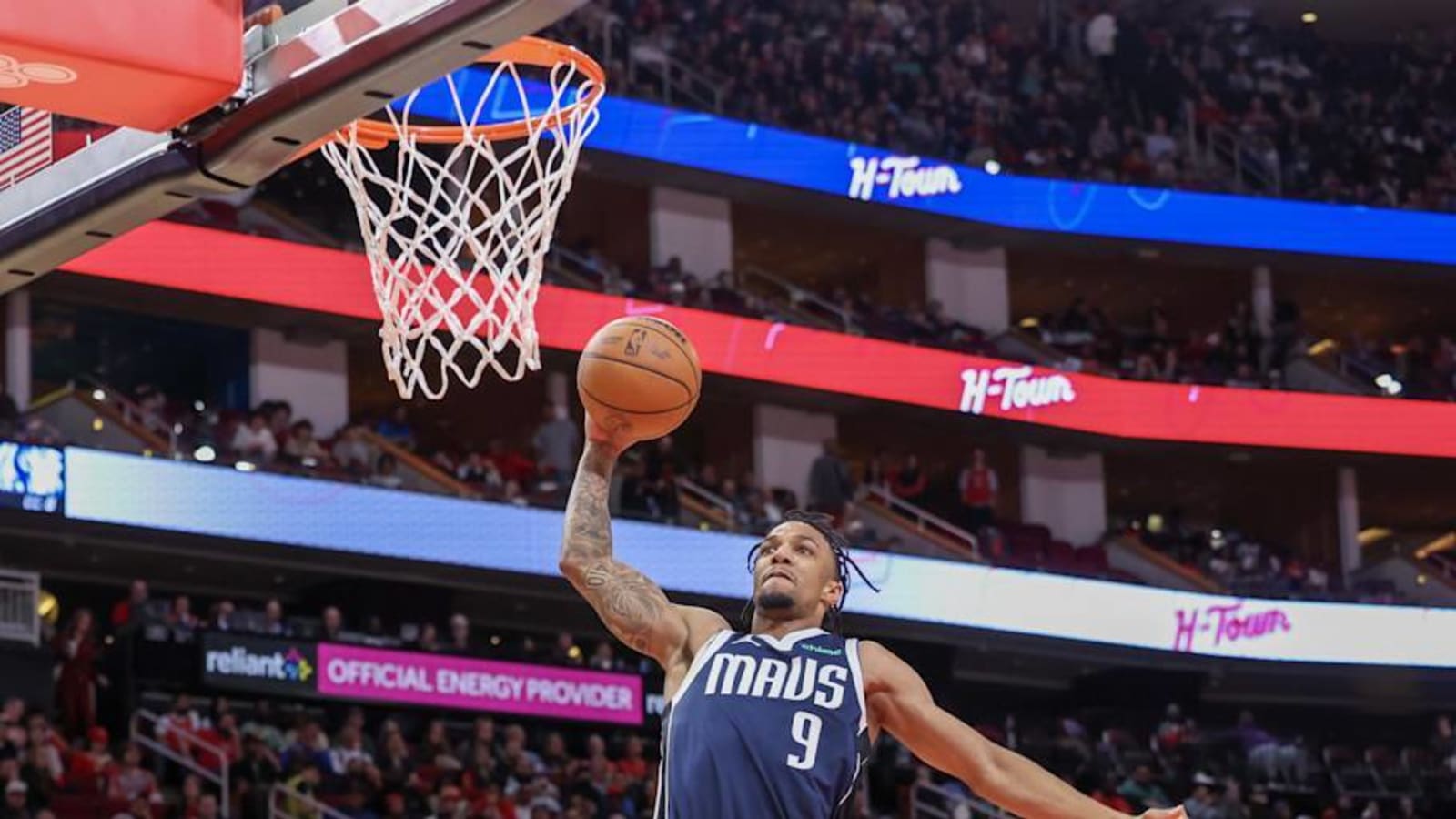 Toronto Raptors Sign Recent Mavs Guard