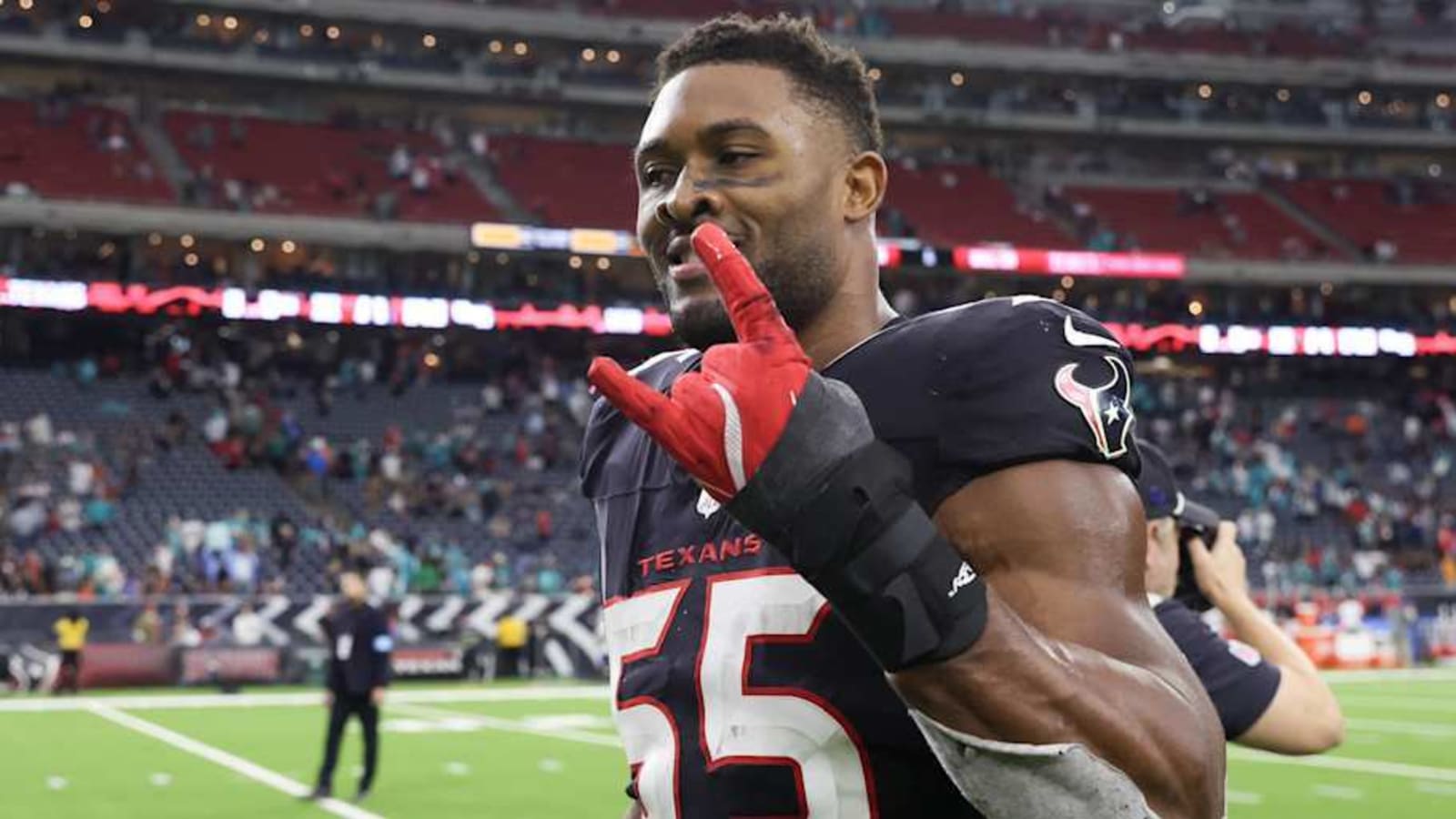 Texans make Danielle Hunter 2nd highest-paid DE in the league