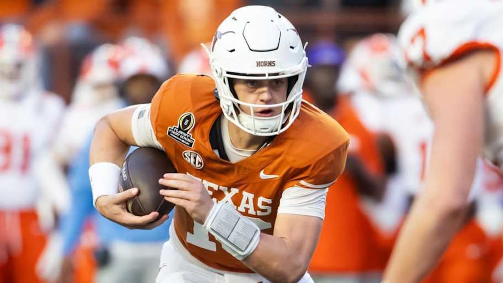 Arch Manning shuts down 2025 transfer rumors, will stay at Texas