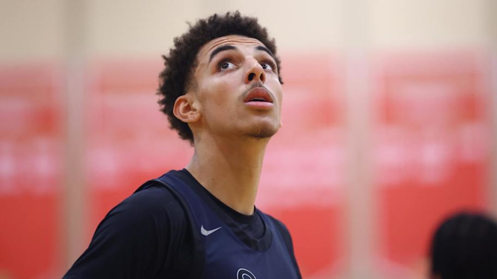 Watch: Scottie Pippen&#39;s son, Justin, delivers slick assist in his Michigan debut