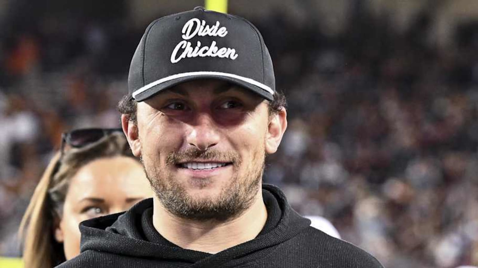 The Unexpected Twist: Drake, A&M, And Manziel'S Overseas Reunion - 81ptrrz