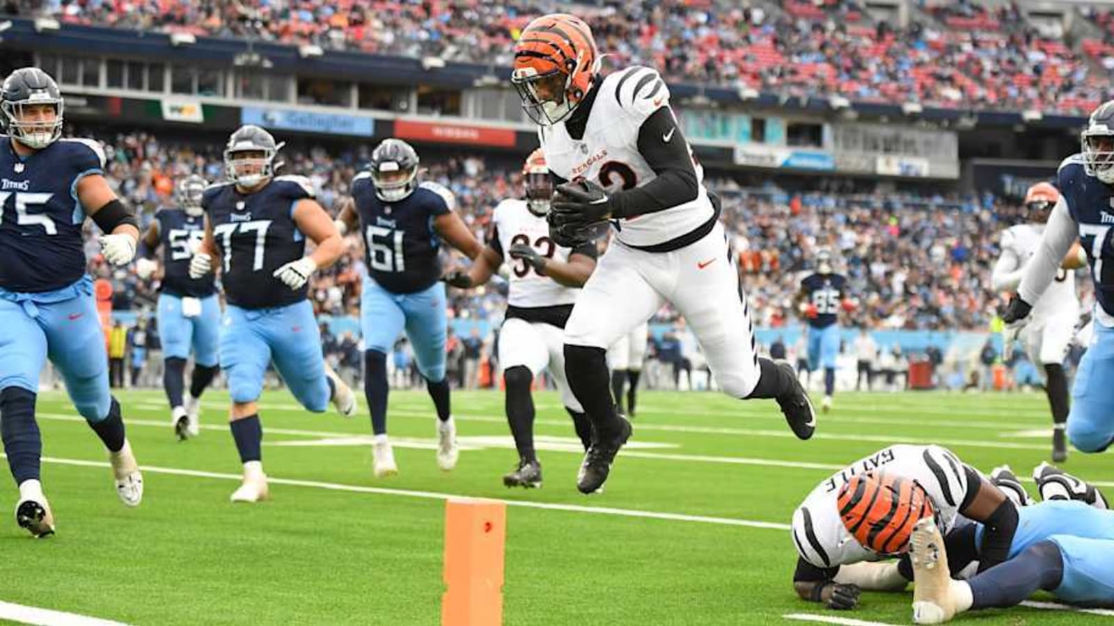 Bengals Coach, Players React to Jordan Battle Fumble Before Crossing Goal Line
