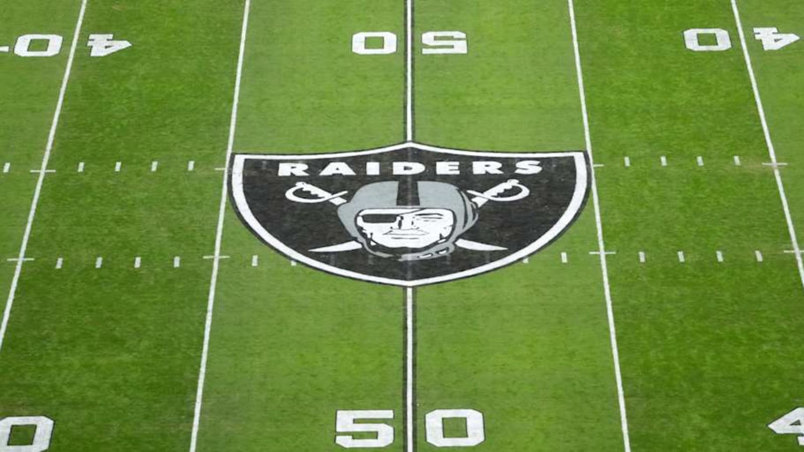  Raiders Resign Zach Carter