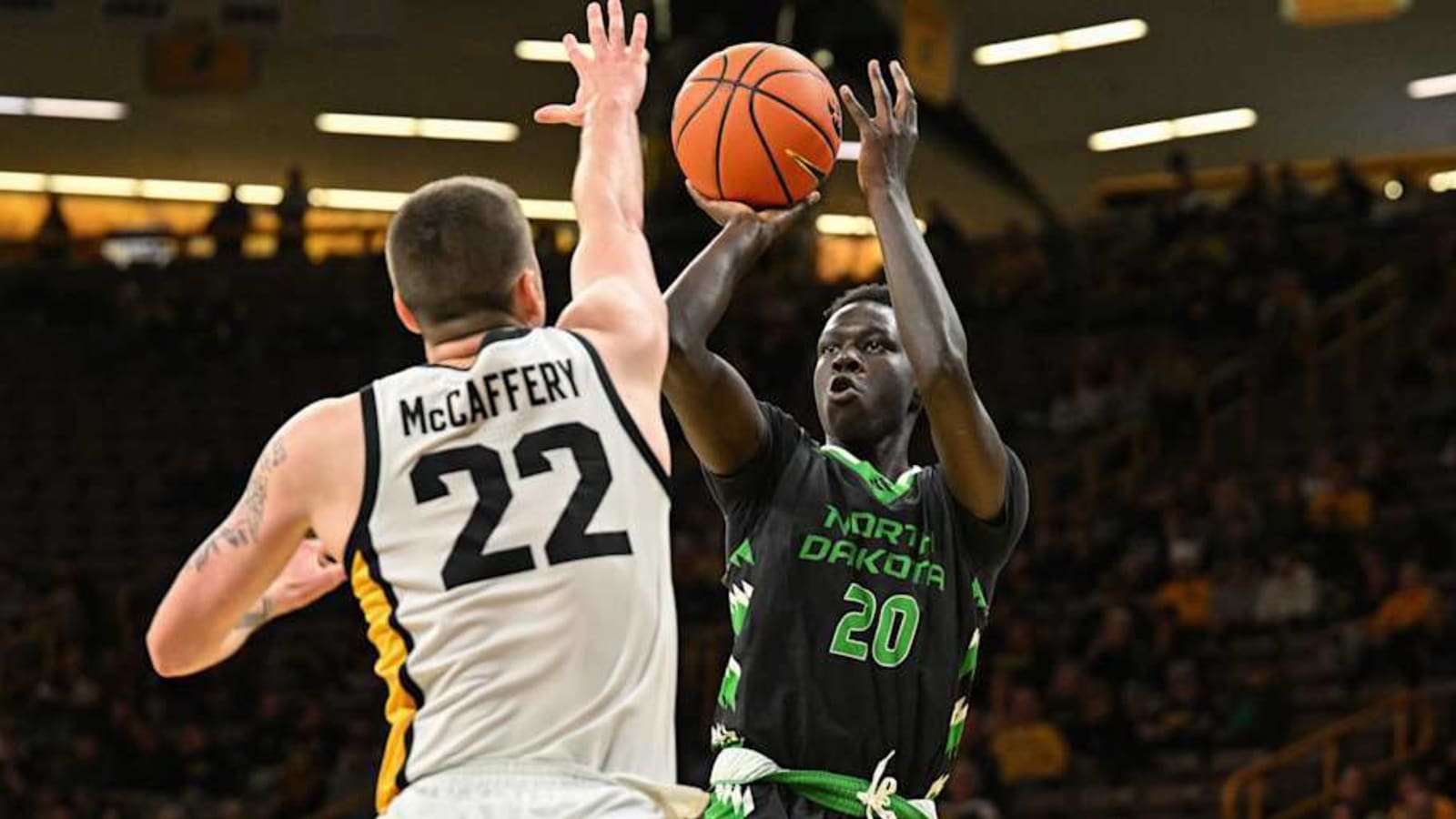 Cal transfer forward B.J. Omot commits to Minnesota