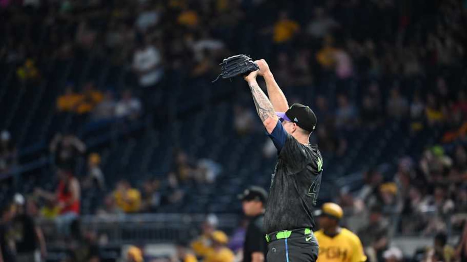 Former Seattle Mariners Reliever, World Series Champ Joins National League Contender