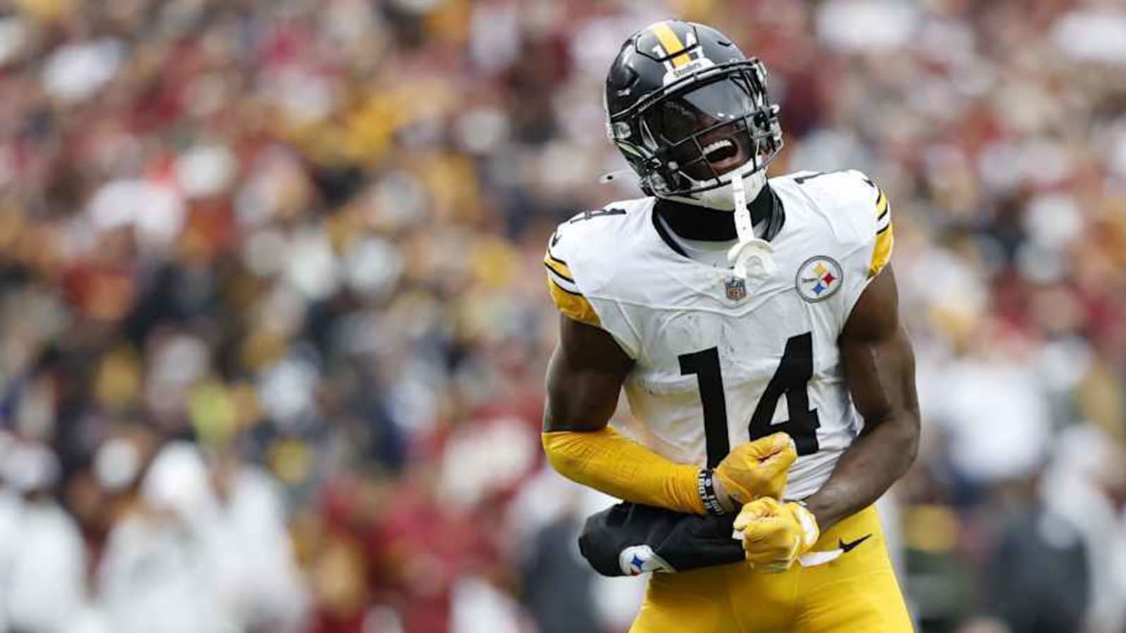 Unprecedented Move: Steelers Star Threatens To Sit Out Games Over Contract - i6muo1o