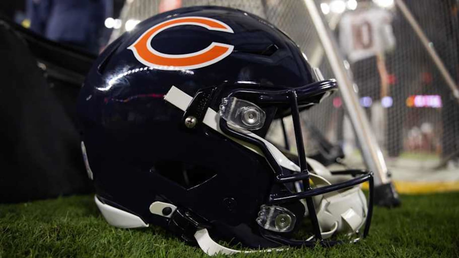 Stunning 2025 NFL Mock Draft has Chicago Bears making surprise move