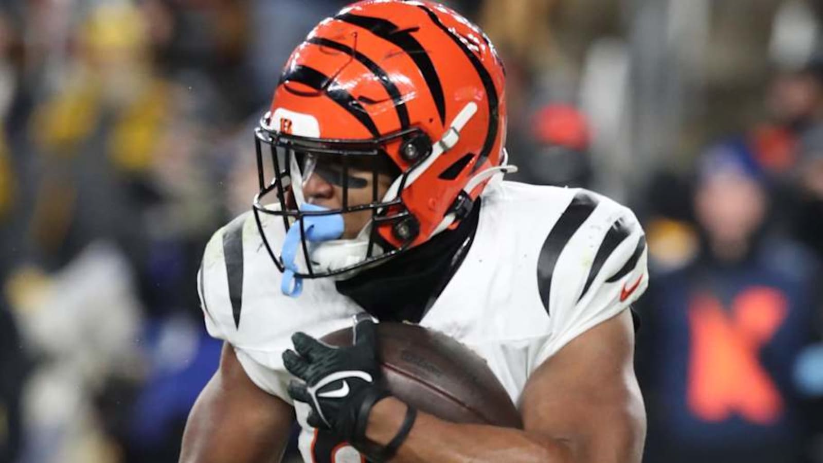 Colts Sign Speedy Playmaking Running Back