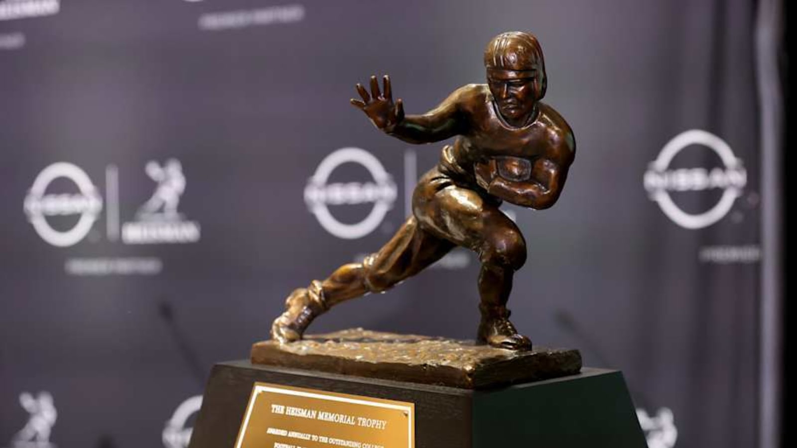 Heisman Trophy Comparison: Travis Hunter vs. Ashton Jeanty