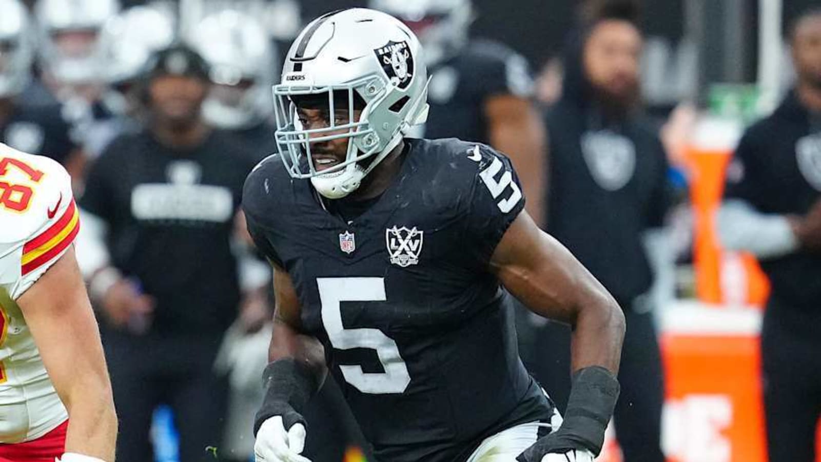  Raiders LB Signs with NFC South Foe