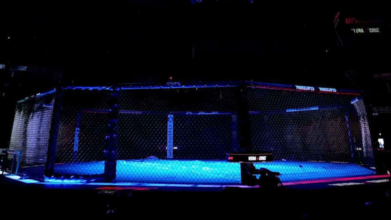 UFC signs undefeated heavyweight champ on two days&#39; notice