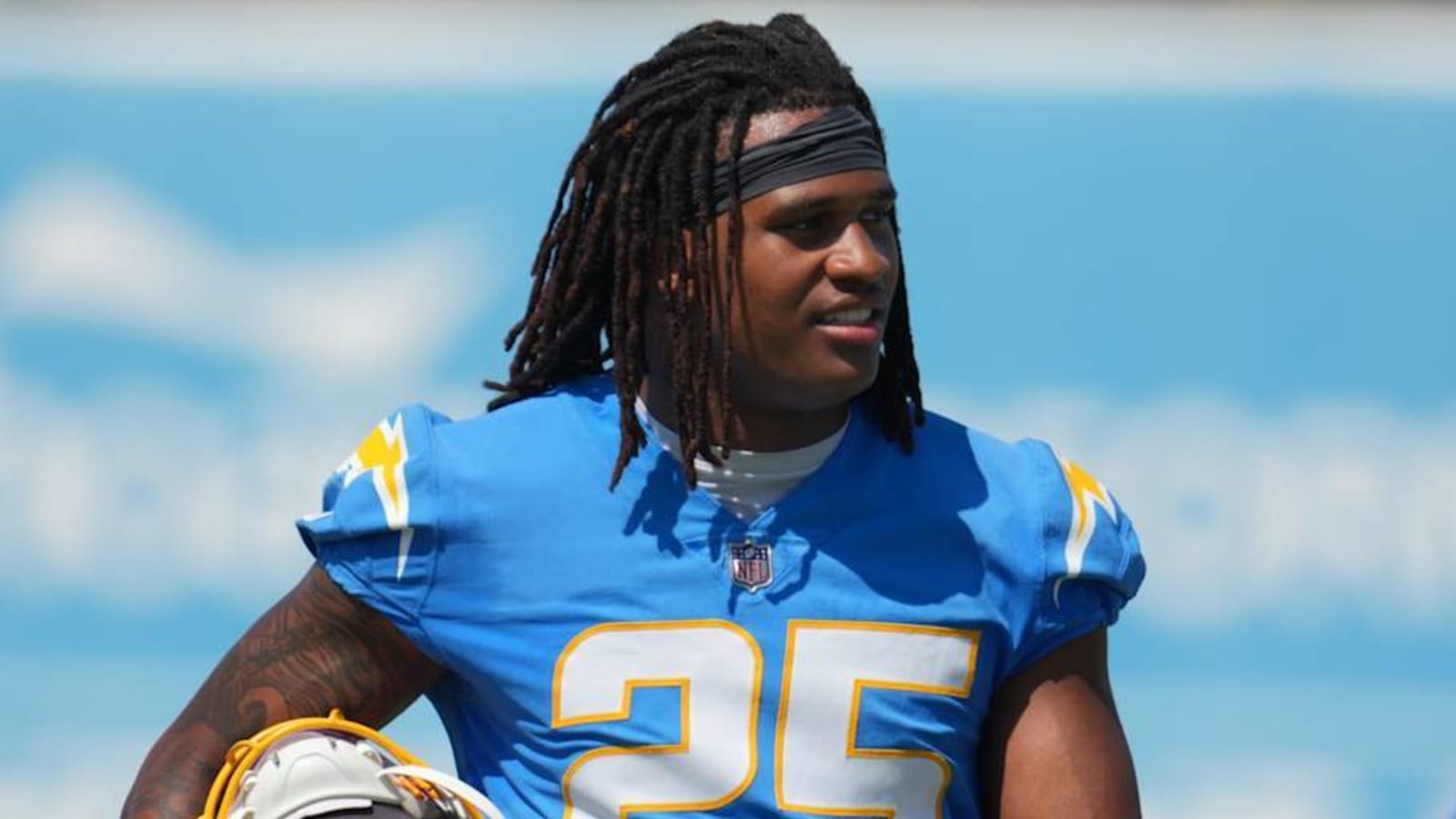  Raiders&#39; Bitter AFC West Rival Dealt Huge Blow