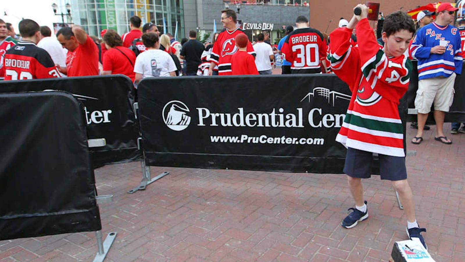 Devils Goalie Prospect Taking NCAA By Storm