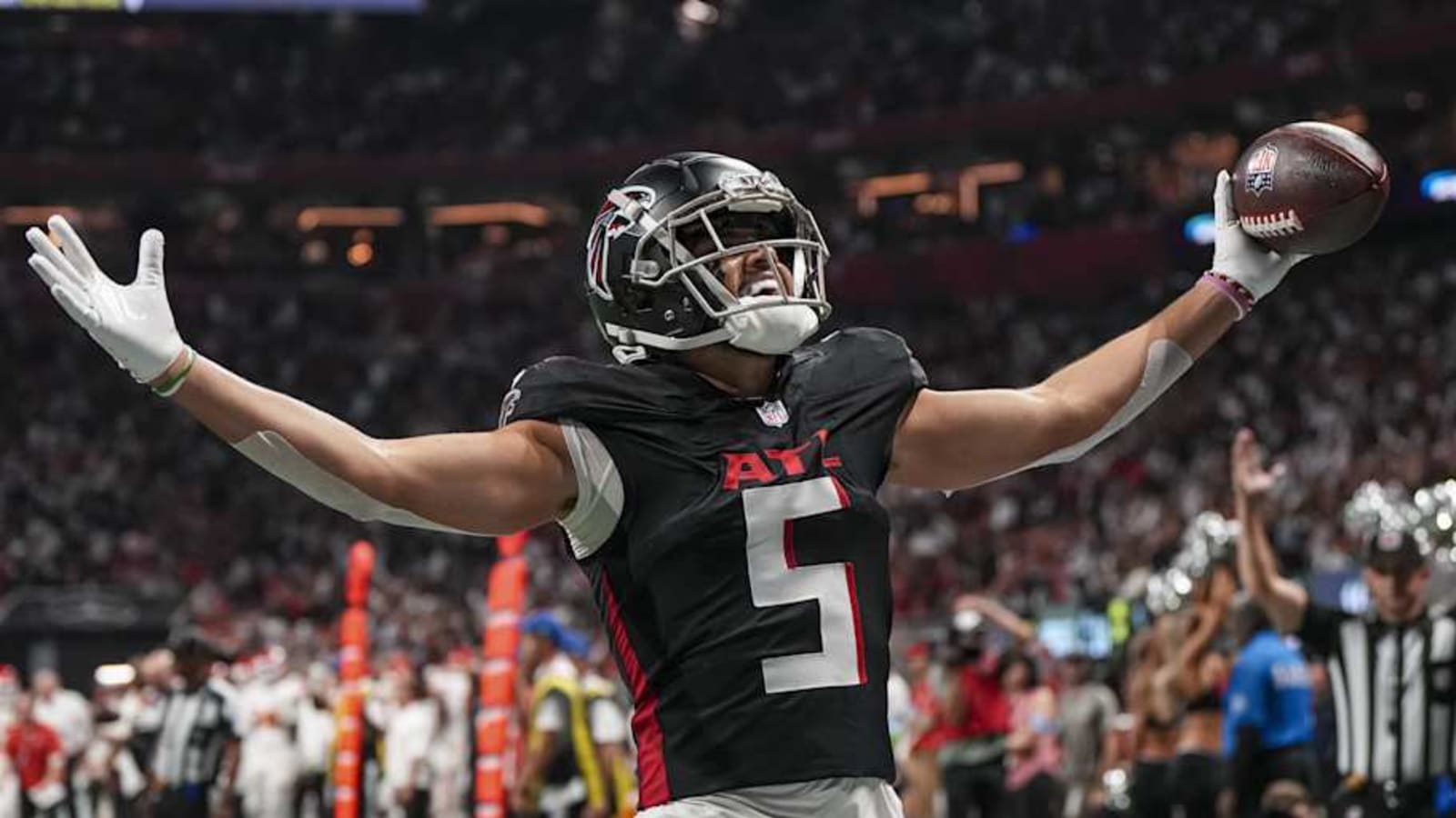 Buccaneers Praise &#39;Dangerous&#39; Falcons Offense: &#39;Weapons Everywhere&#39;