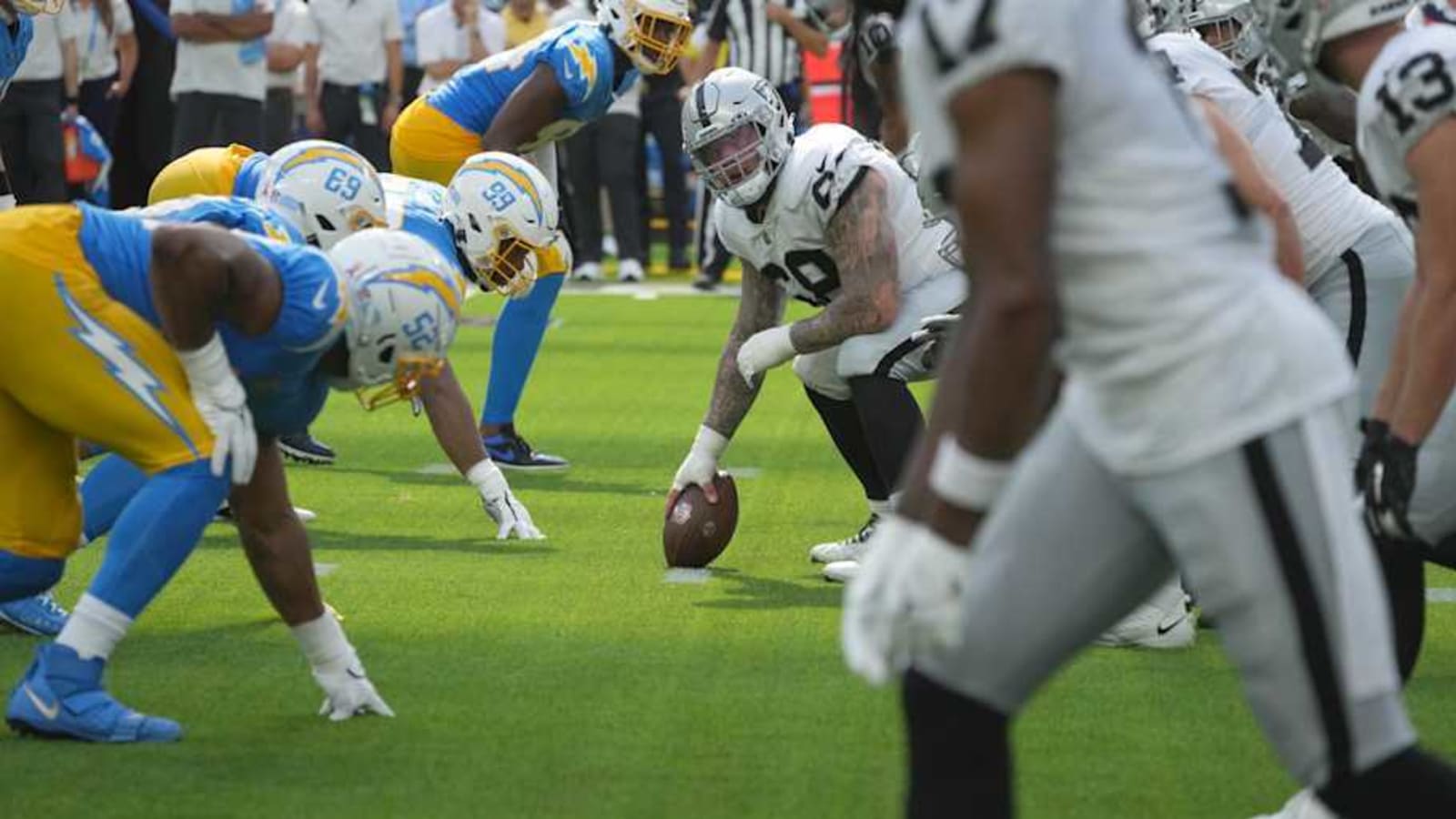 Former Raiders&#39; Center Signs with Division Rival