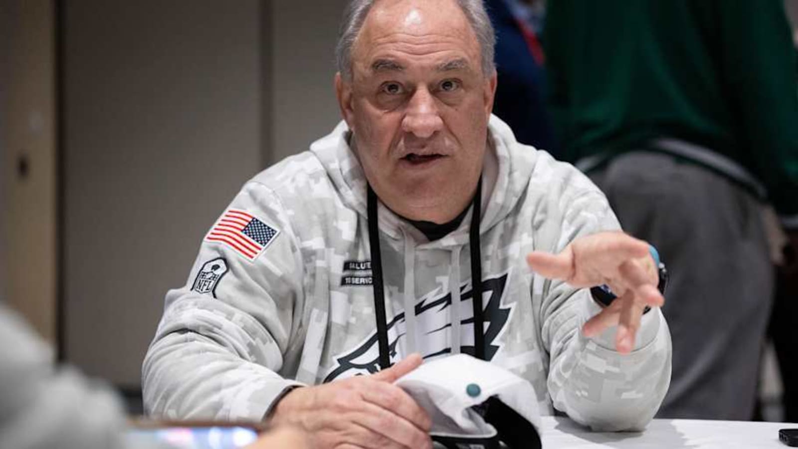 Eagles defensive coordinator Vic Fangio is snubbed before the NFL honors begins