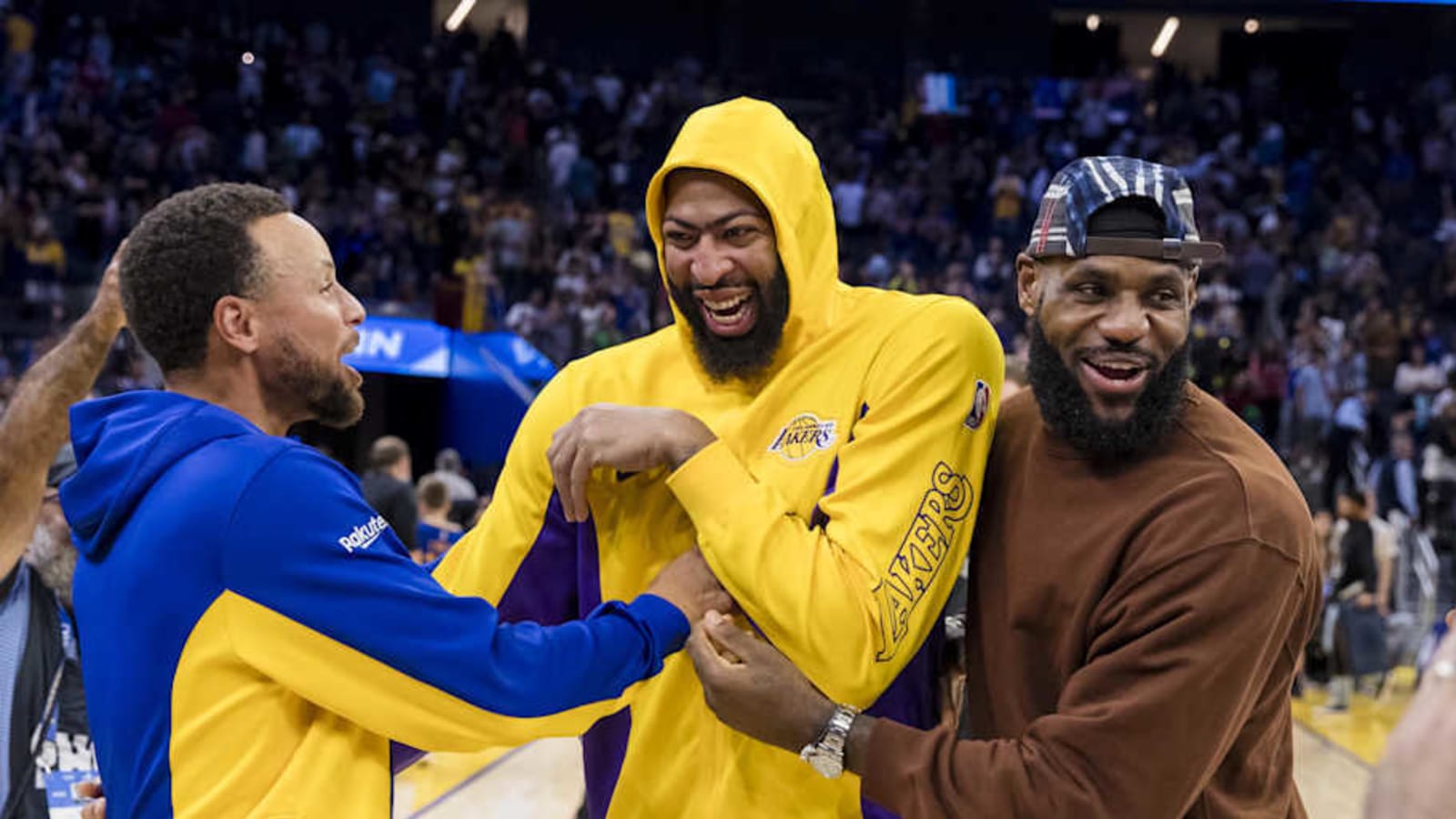 Anthony Davis Reacts to Warriors Exploring LeBron James Trade