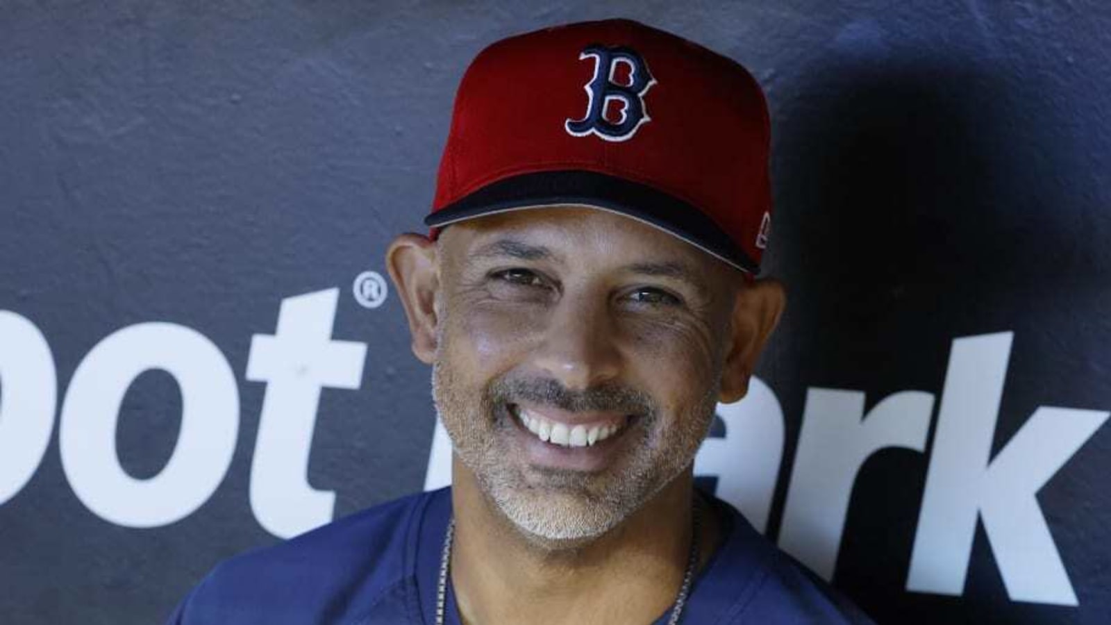 Red Sox Reportedly Have &#39;Momentum&#39; Toward Multi-Year Deal With Alex Cora