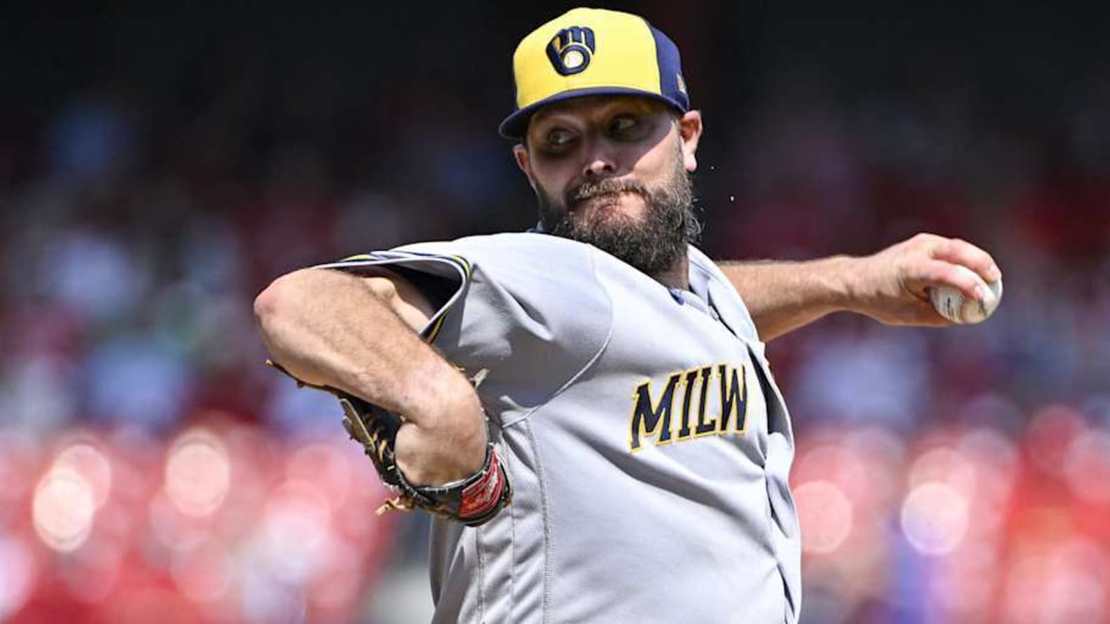 Cincinnati Reds Add an Old Friend to Pitching Staff