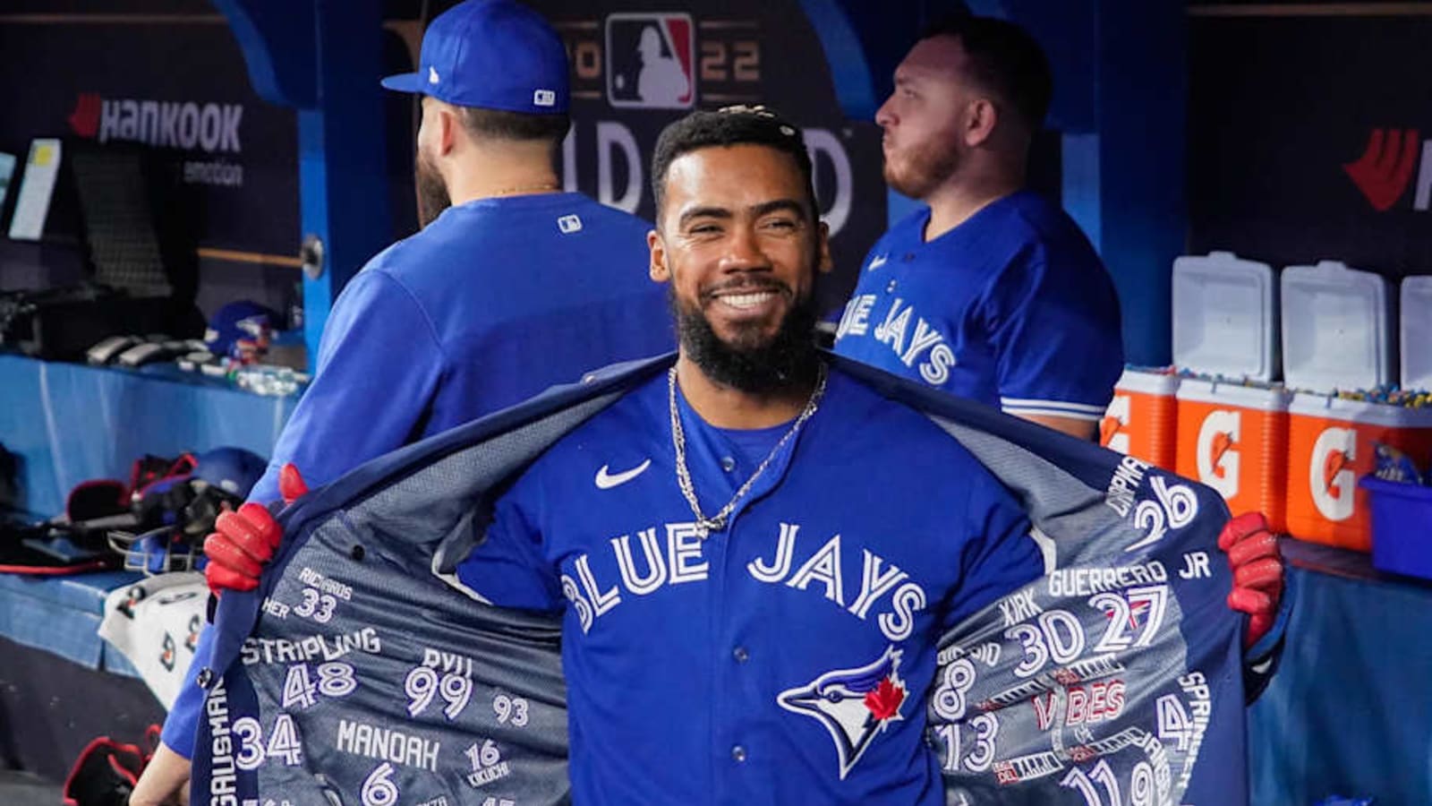 Toronto Blue Jays Fans Clamor For Team to Re-Sign Former Star Outfielder