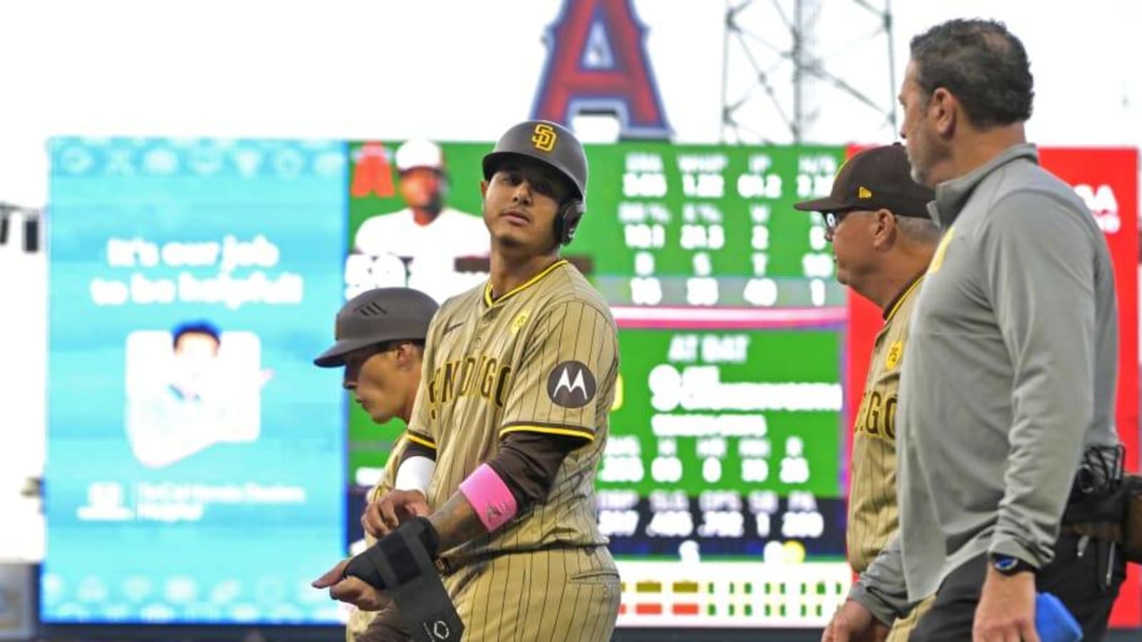 Padres Manager Offers Ominous Update on Manny Machado Injury