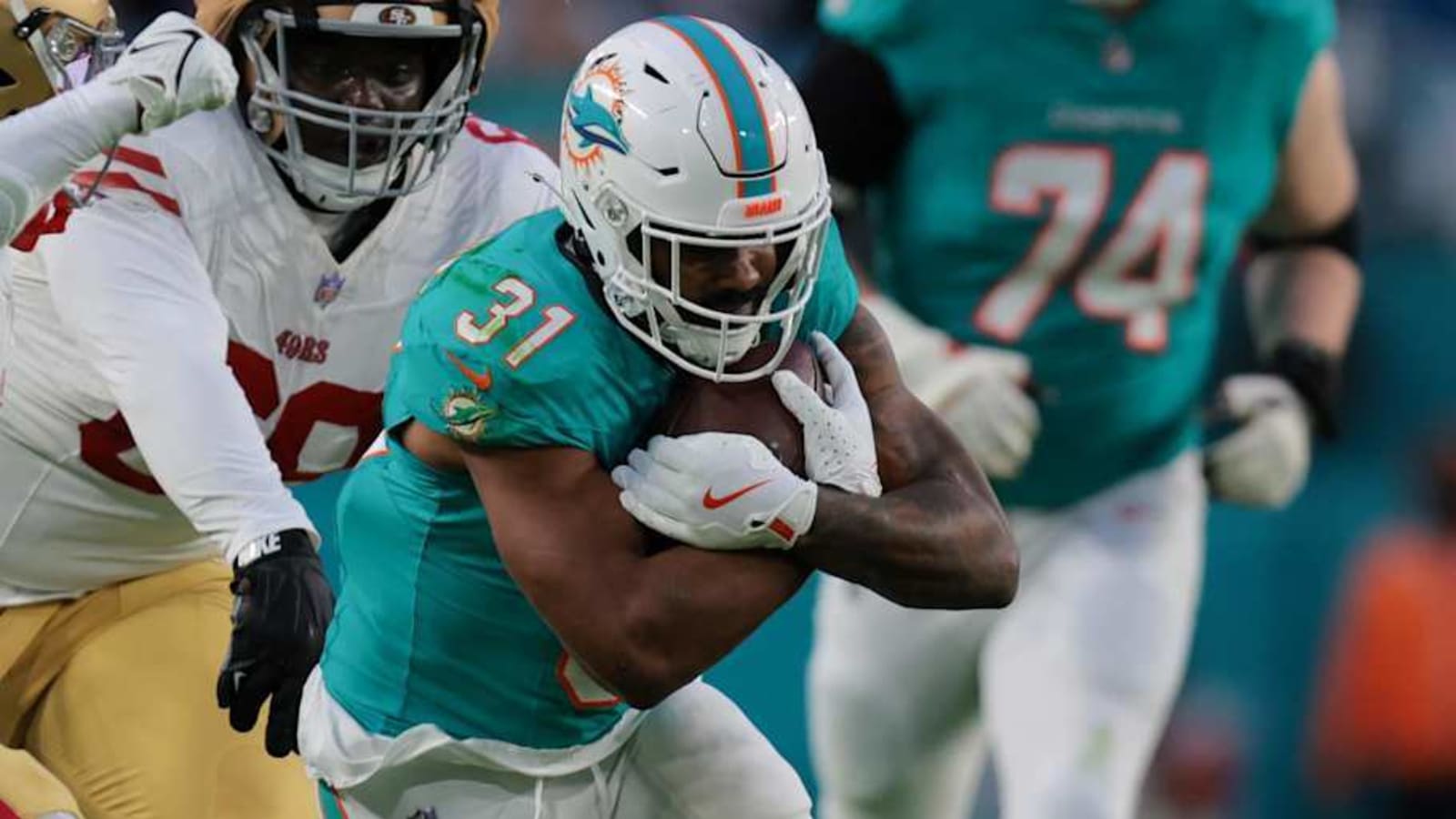 Dolphins Insider Gives Scoop on Raiders' Raheem Mostert