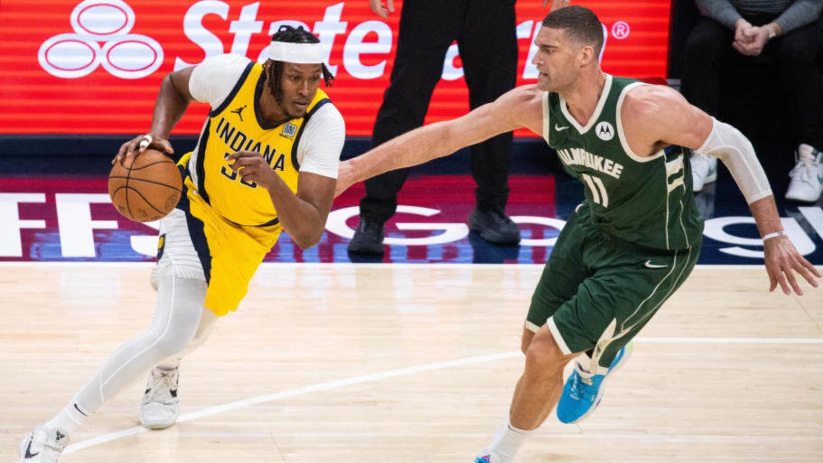 Bucks&#39; Brook Lopez Is No Longer a Trade Candidate, per ESPN
