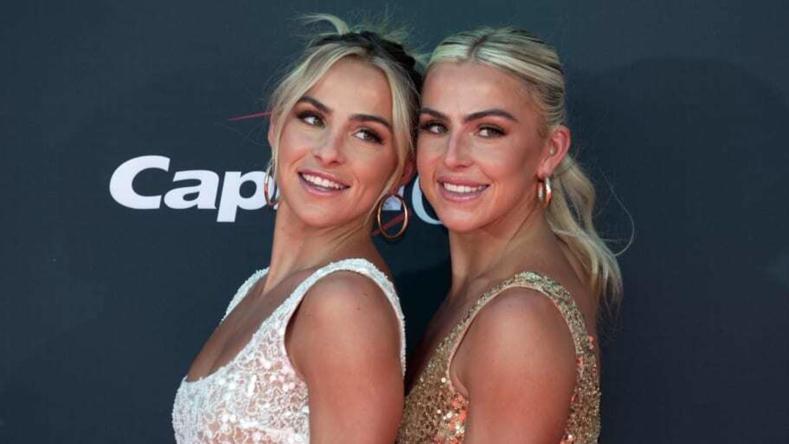 Haley, Hanna Cavinder twins busting moves in Miami Hurricane gym (VIDEO)