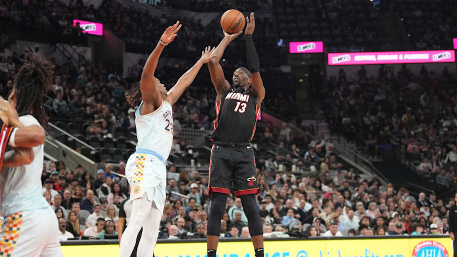 Bam Adebayo&#39;s Game-Winning Buzzer-Beater in Spurs-Heat Goes Viral