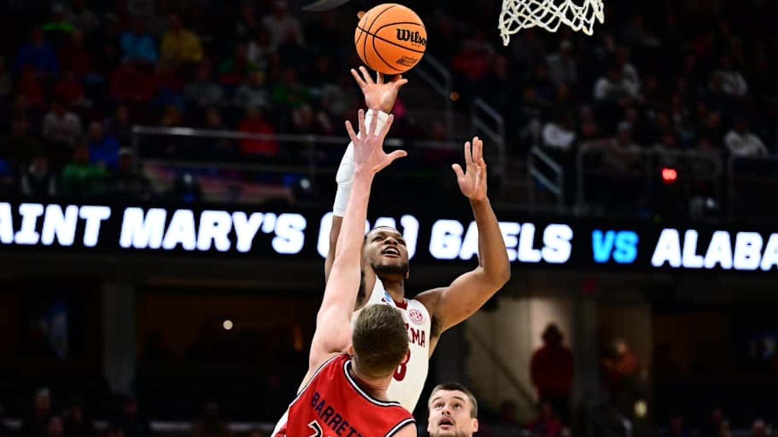 Specs-Free Chris Youngblood Doesn&#39;t Miss from 3 Against Saint Mary&#39;s