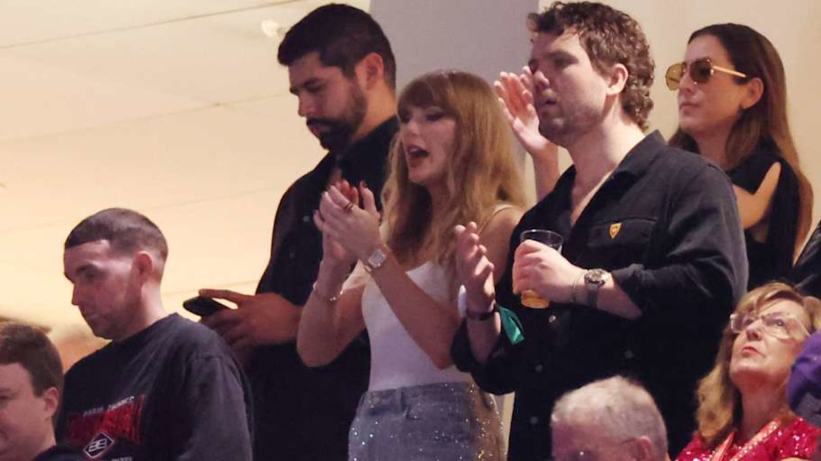 Pennsylvania native Taylor Swift feels the wrath of  pro-Eagles Super Bowl crowd
