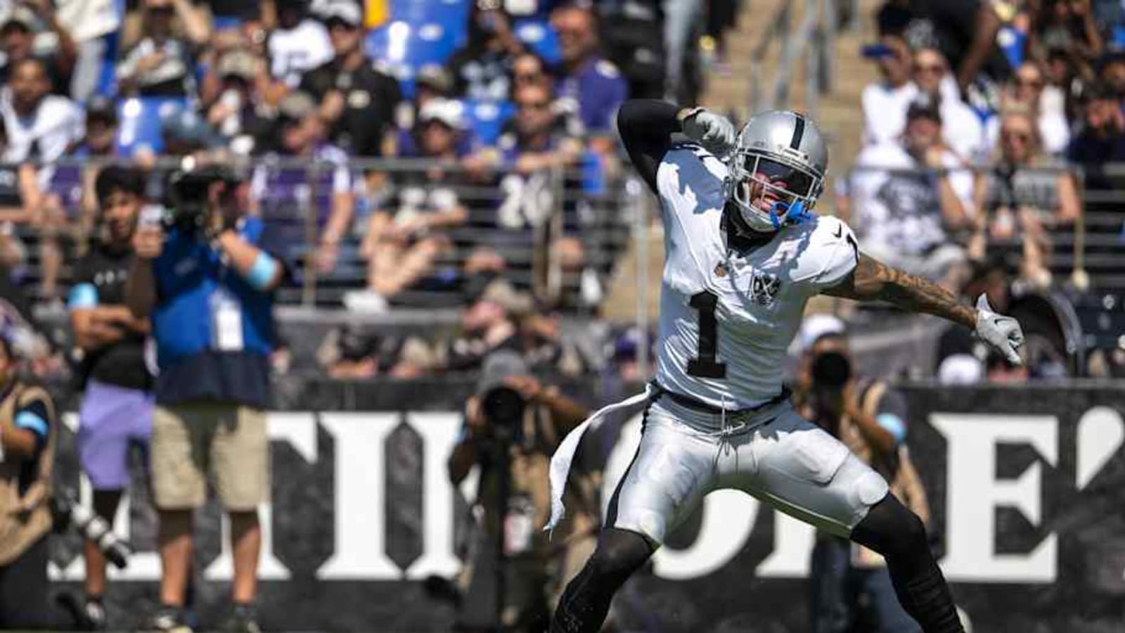 Patriots Sign Former Raiders DB