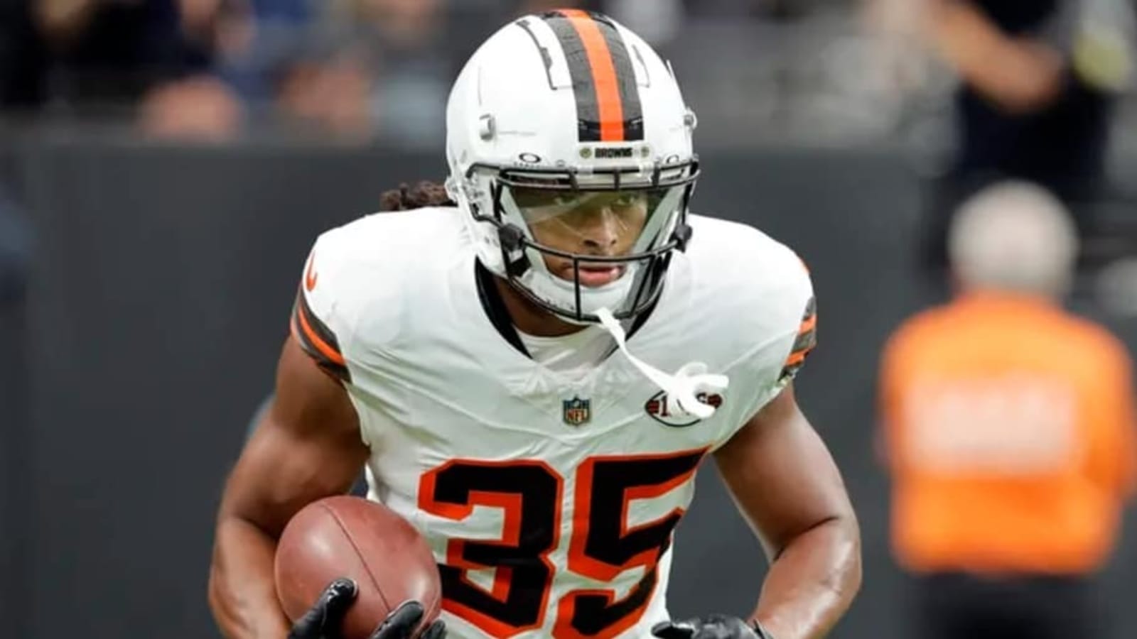 Former Browns RB Signs With Hated Rival