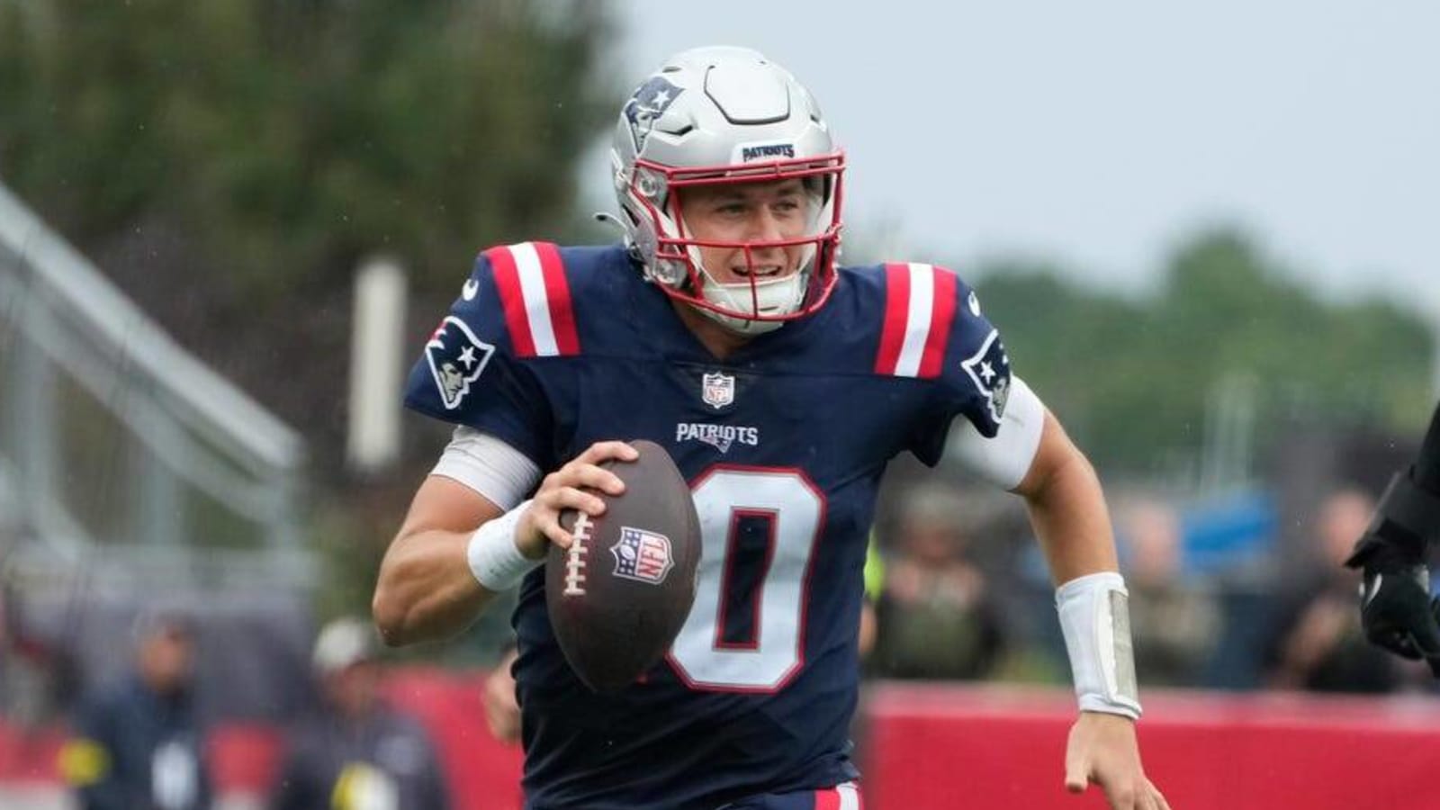 QB Mac Jones seen limping during Patriots practice