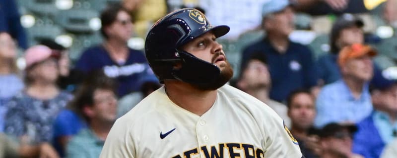 Insider links Pirates to pair of recently non-tendered sluggers