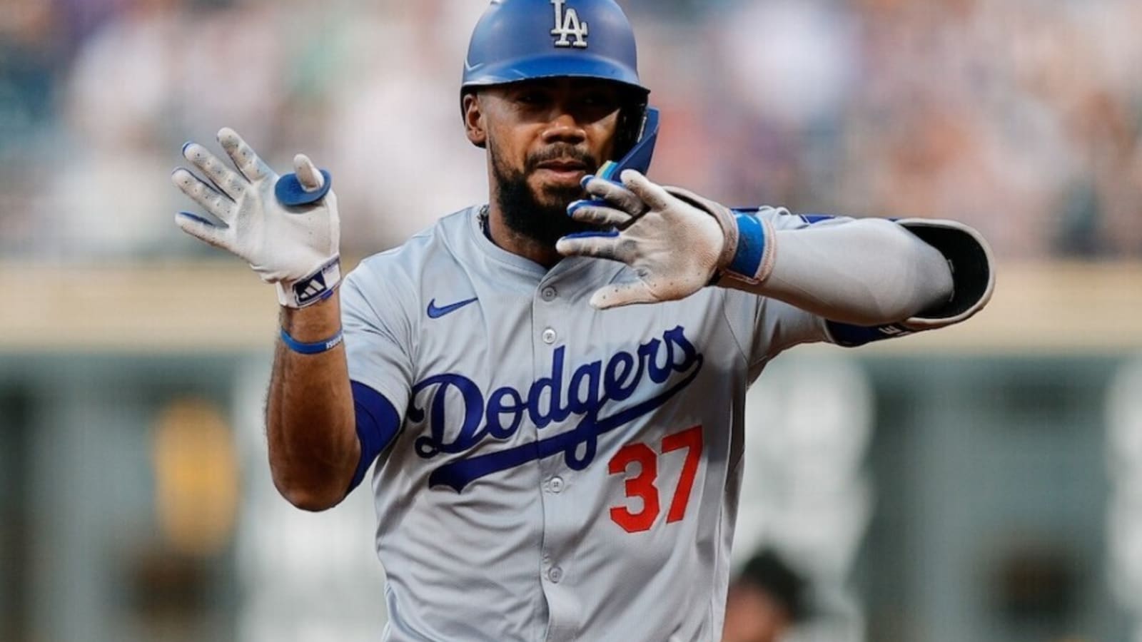 Teoscar Hernández Contract Includes Signing Bonus, Buyout & Deferred Salary
