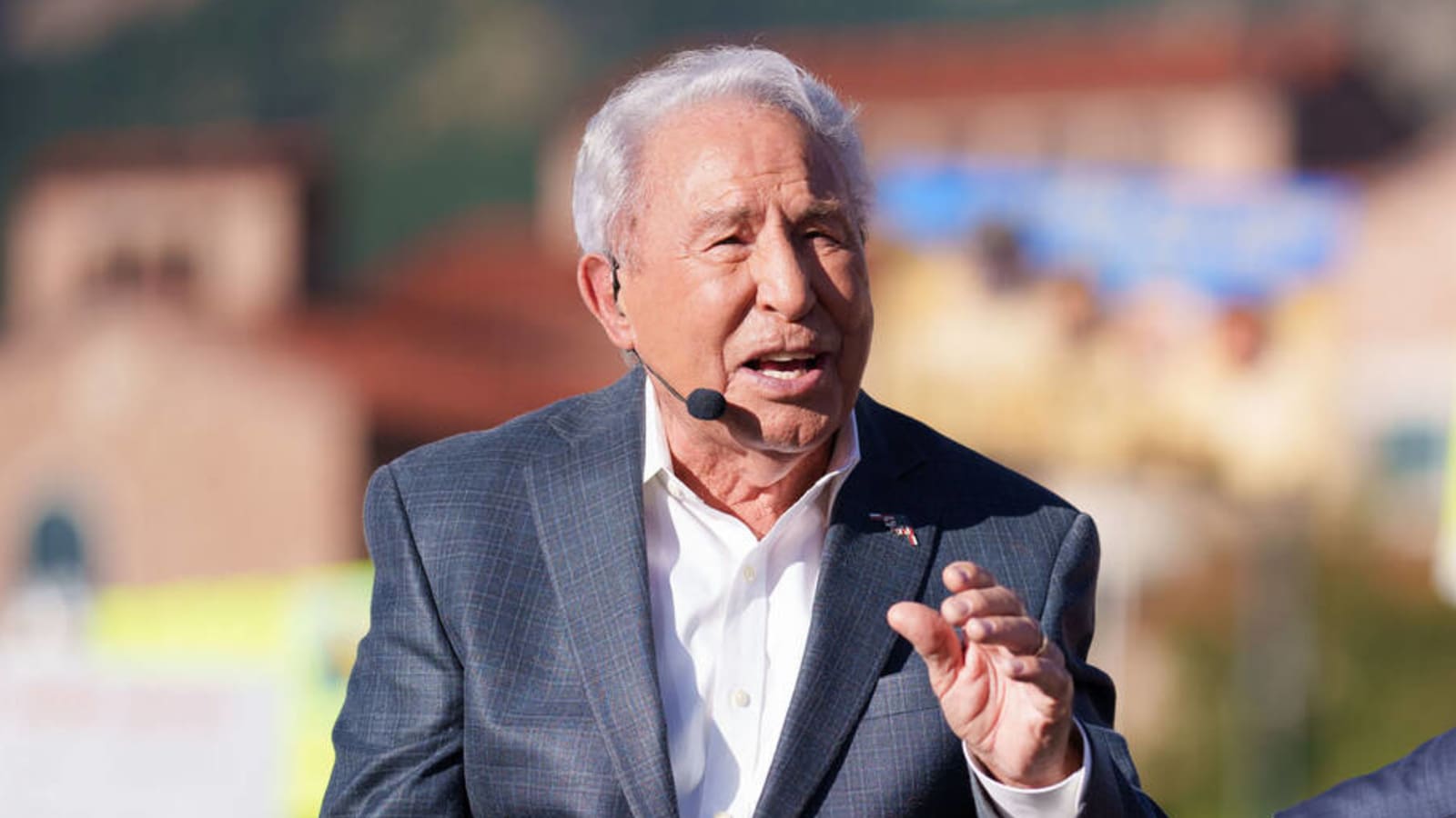 Watch Lee Corso receives moving ESPN tribute ahead of 400th headgear pick Yardbarker