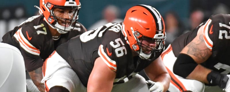 Browns center injured in preseason opener, to undergo ankle surgery