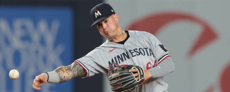 Twins reinstate Kyle Farmer a month after he was hit in face by