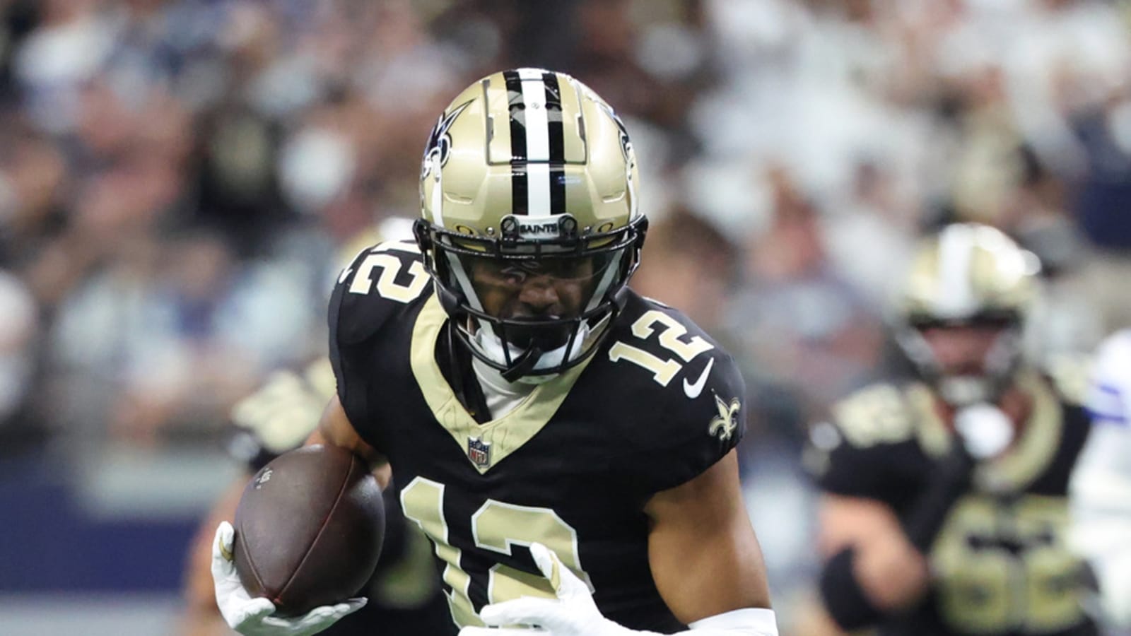 Saints WR Chris Olave taken to hospital after suffering concussion
