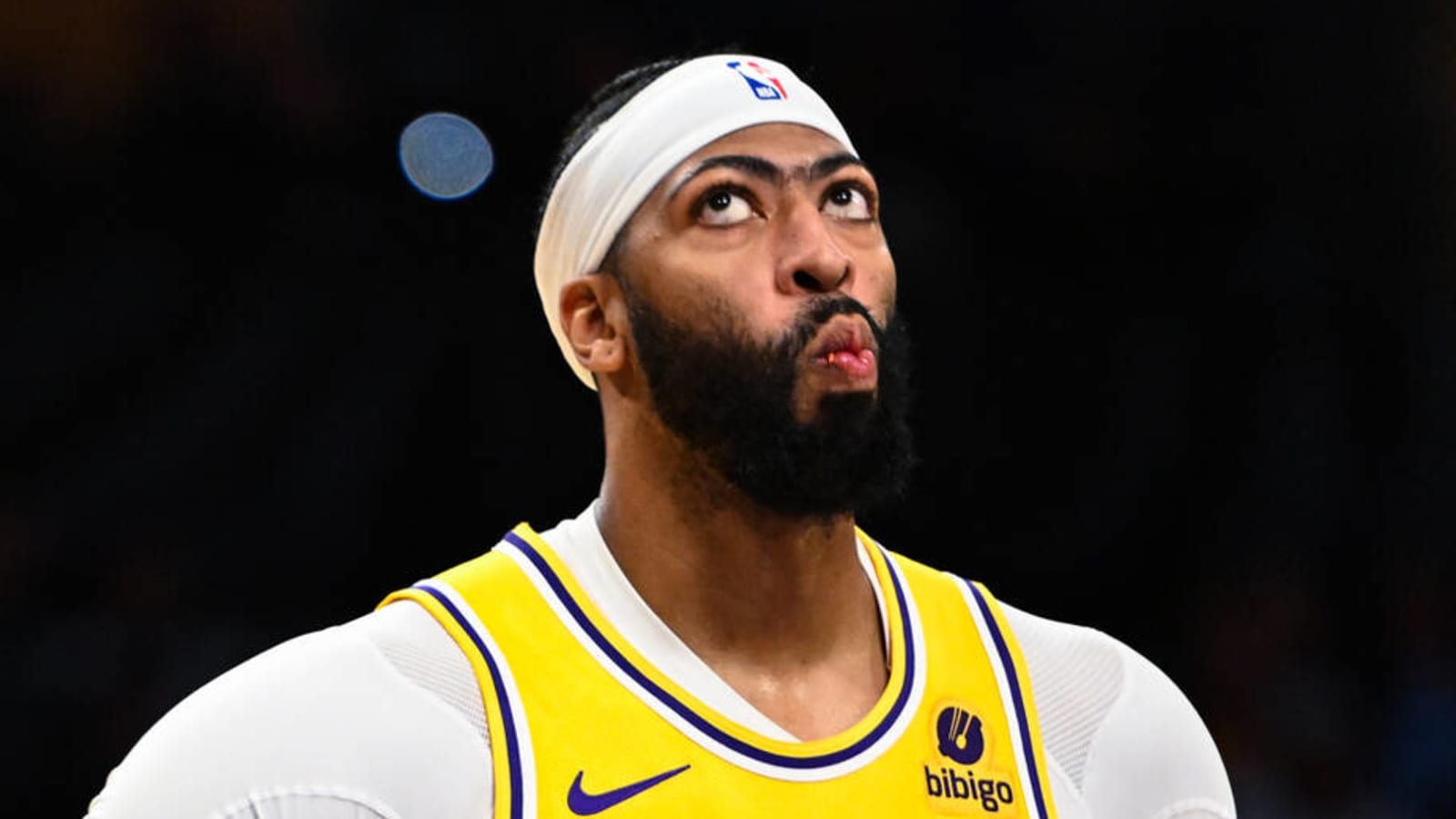 Grammy Award winner calls for Lakers to trade Anthony Davis