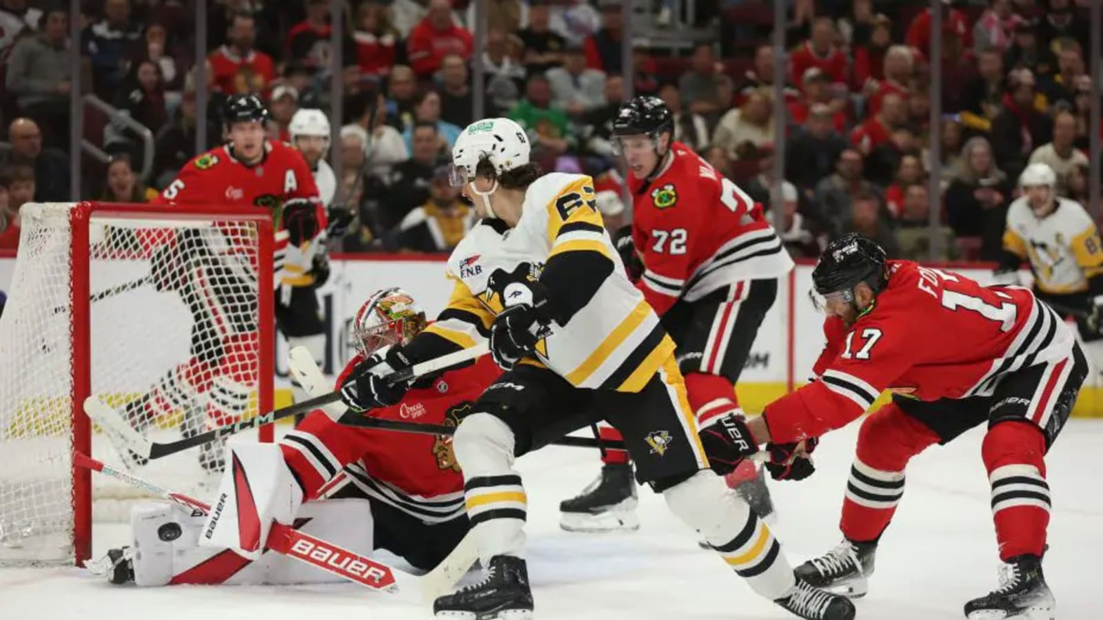 Chicago Blackhawks’ top goaltender snaps team’s slumping efforts in the cage