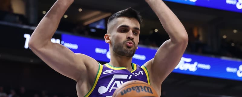 Knicks should throw struggling center a lifeline