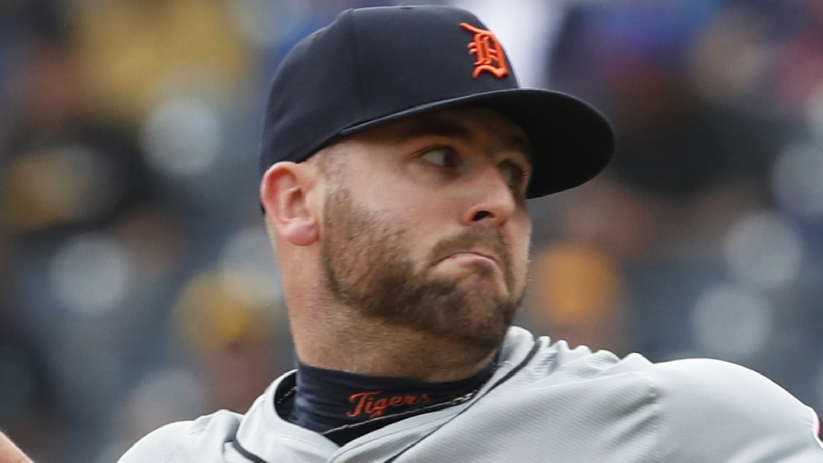 Tigers reliever to undergo lat surgery