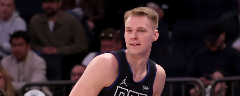 Son of college basketball coaching legend signs with new NBA team